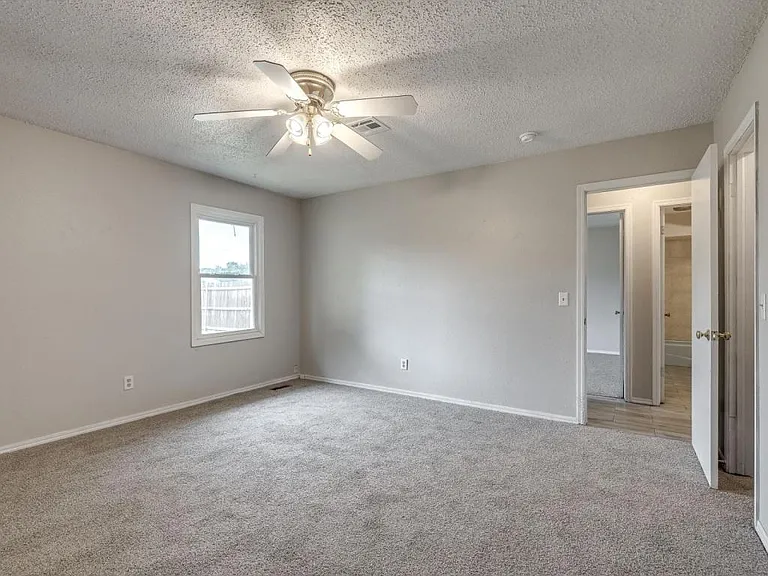 523 N Robin Way — Photo 37