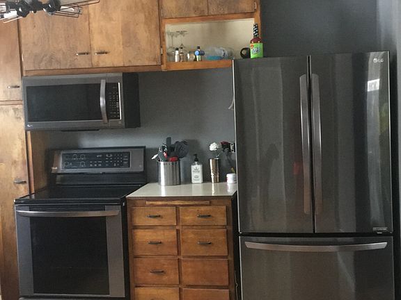 4th image of 3042 Pine Ave