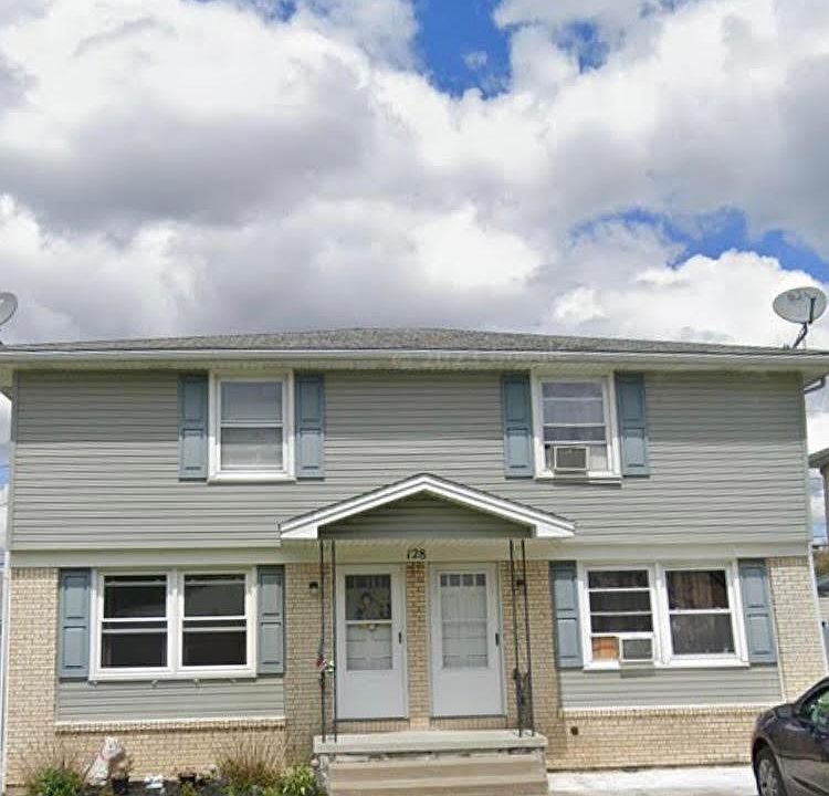 1st image of 128 S Seine Dr #1