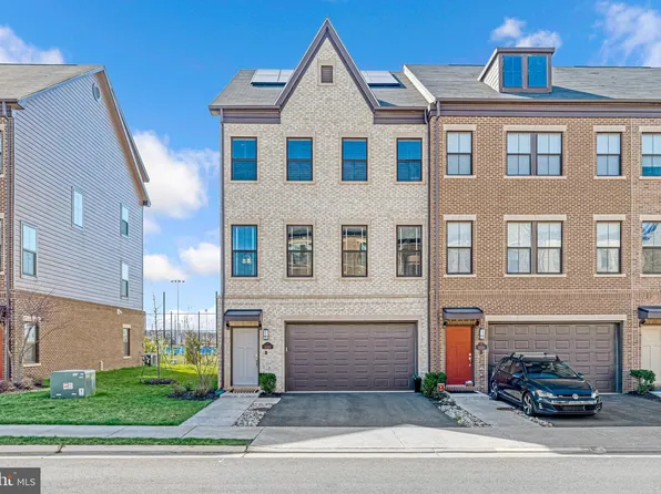 3088 Alan Shepard St, Herndon, VA 20171