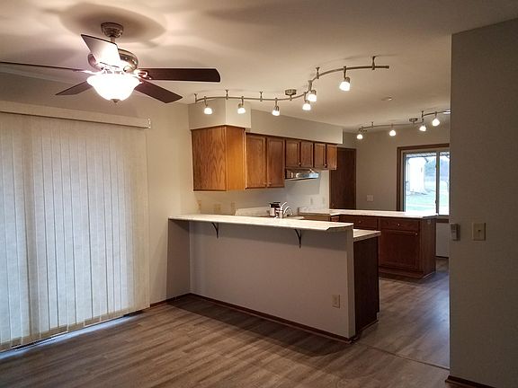 Dining Area to Back Deck