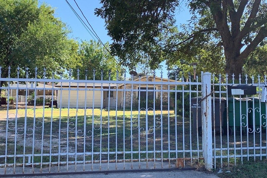 1st image of 424 E Huff Ave