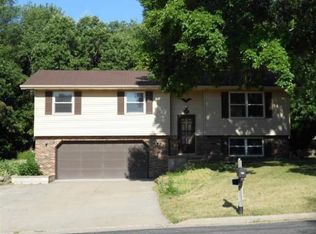 641 Cresthaven Dr, Cottage Grove, WI 53527