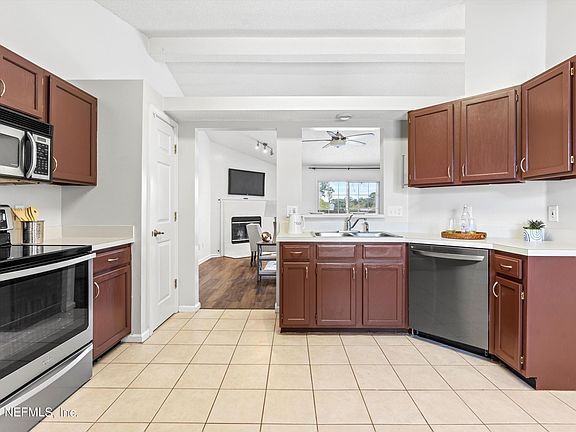 4th image of 7927 MACINNES Drive