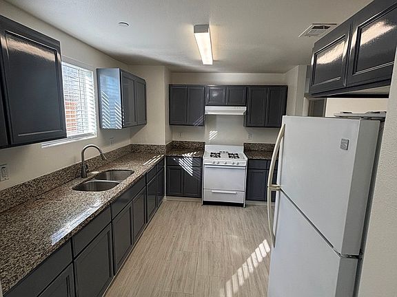 4th image of 1102 W 54th St