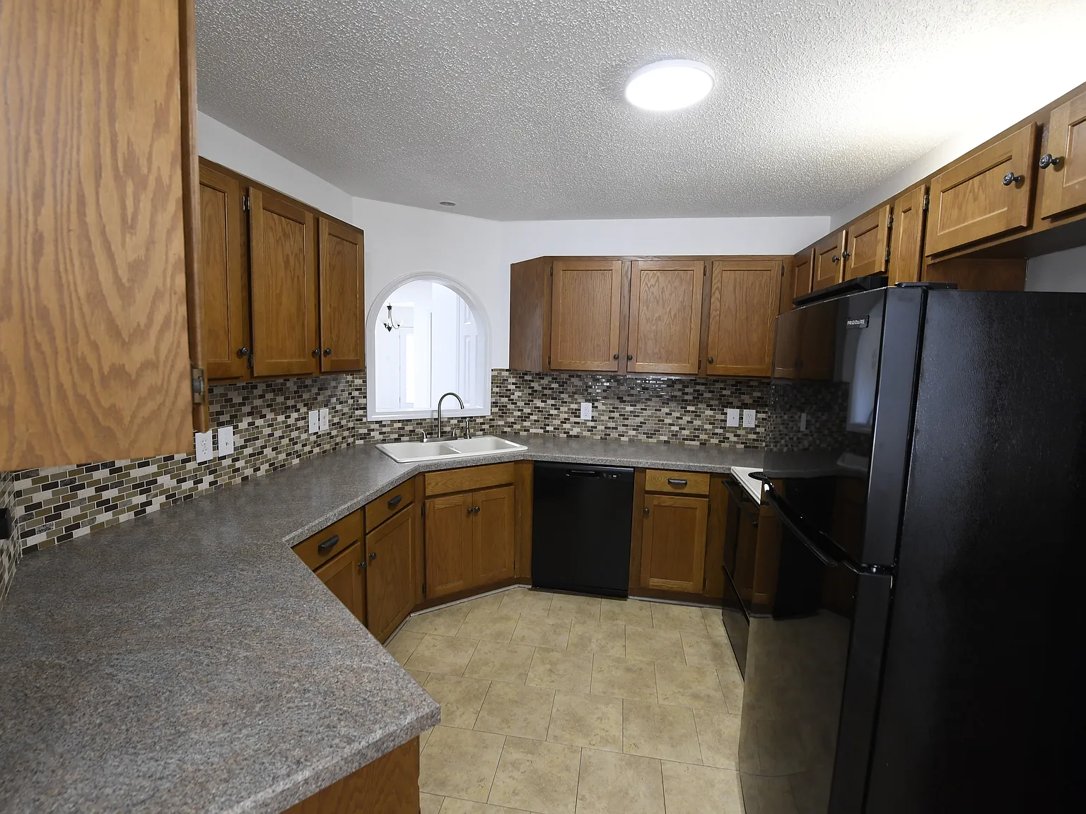 2 bed, 1110 sqft, $1,600 — Photo 3