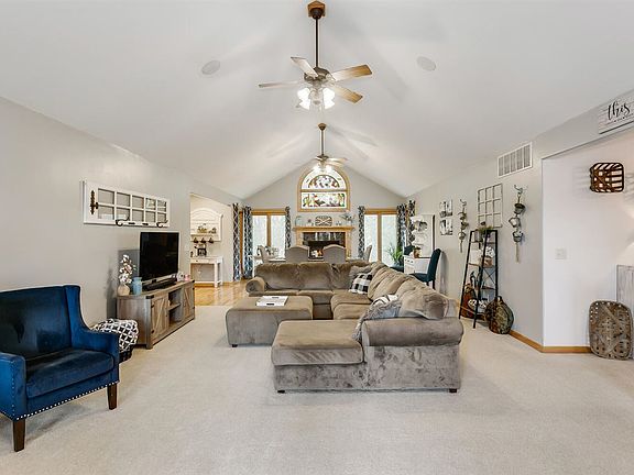 4th image of 102 Primrose Ln