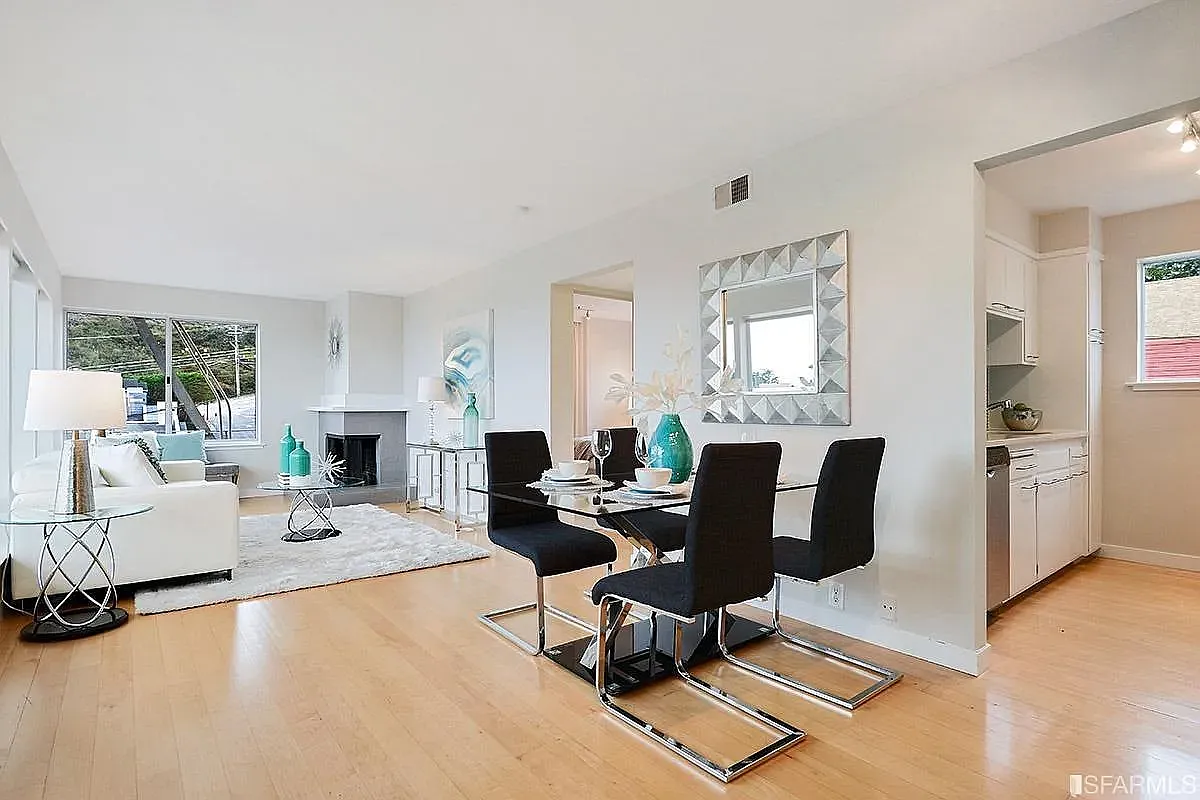 Stunning View 1 BR Condo — Photo 3