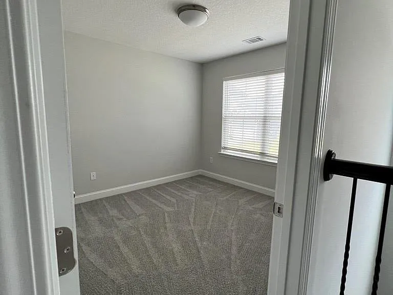 423 Fairview Cir — Photo 16