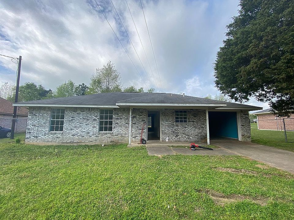 1st image of 2020 E 1st St