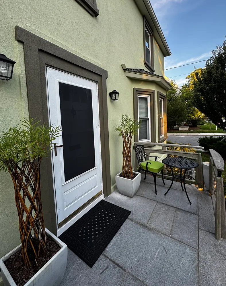 3 bed, 1368 sqft, $4,400 — Photo 3