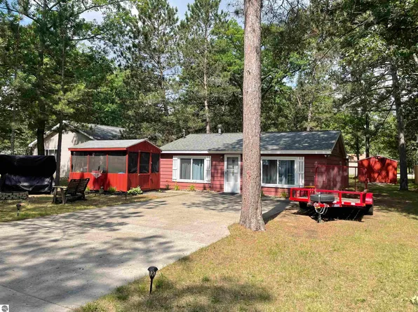 2067 Lake Rd, National City, MI 48748