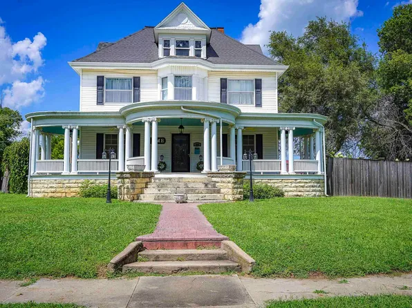 200 E 14th St, Horton, KS 66439