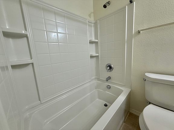 4th image of 1211 Bellevue Dr