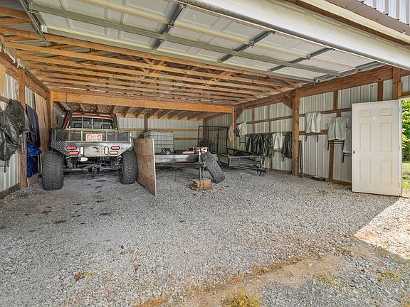 42nd image of 250 Outlet Rd SE