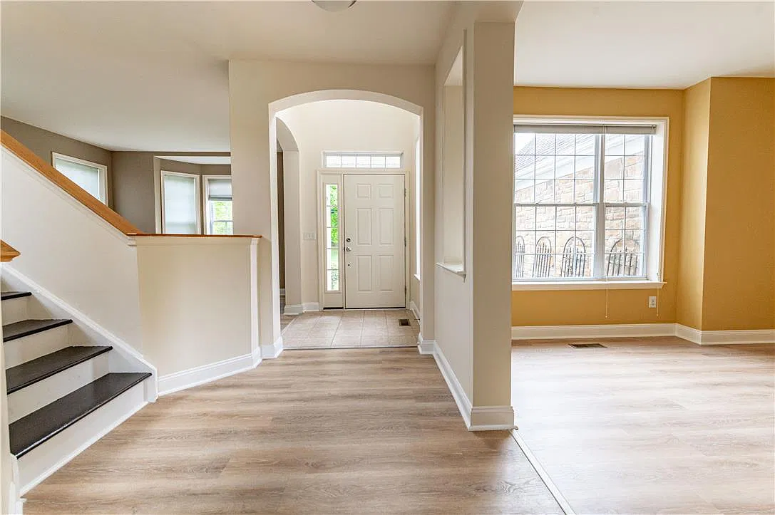 4 bed, 2.5 bath, 3190 sqft, $3,500 — Photo 4