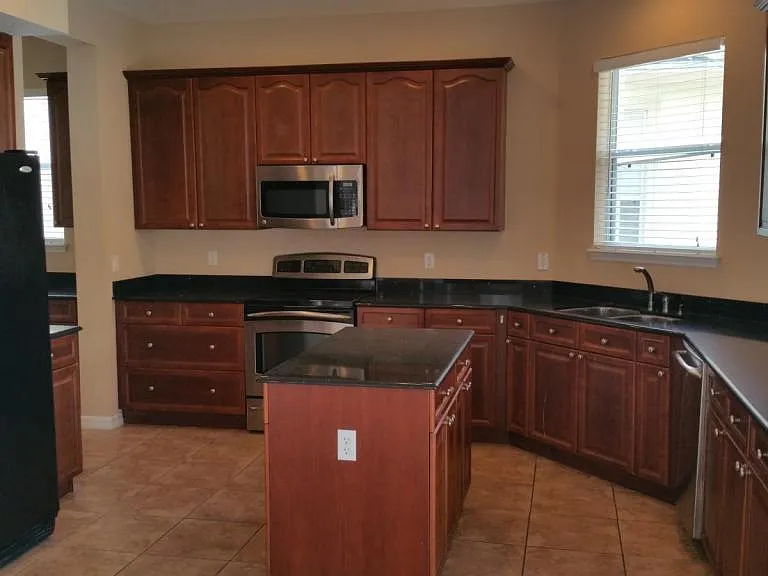 12748 Bideford Ave — Photo 10