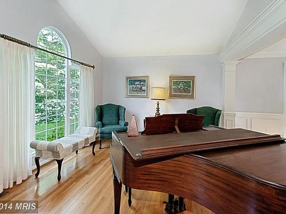 4th image of 7727 Island Creek Ct
