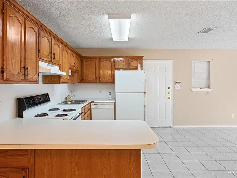 1800 Oasis Ave #101 — Photo 3