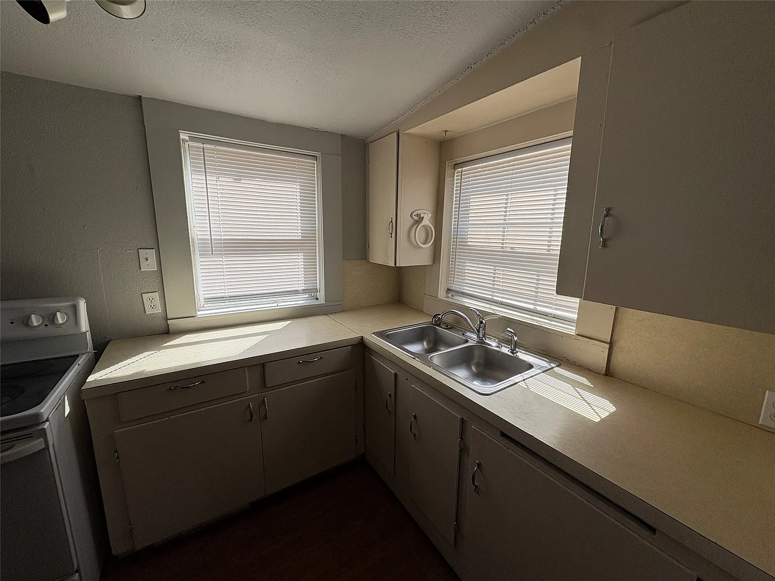 2 bed, 1.0 bath, 912 sqft, $750 — Photo 4