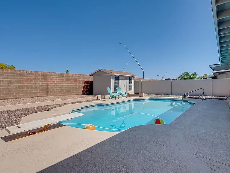731 N Santa Anna — Photo 16