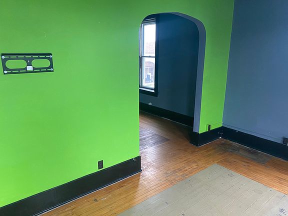 5th image of 215 Jefferson St #1/2
