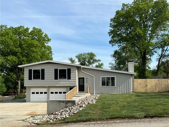 3220 NW 56th St, Kansas City, MO 64151