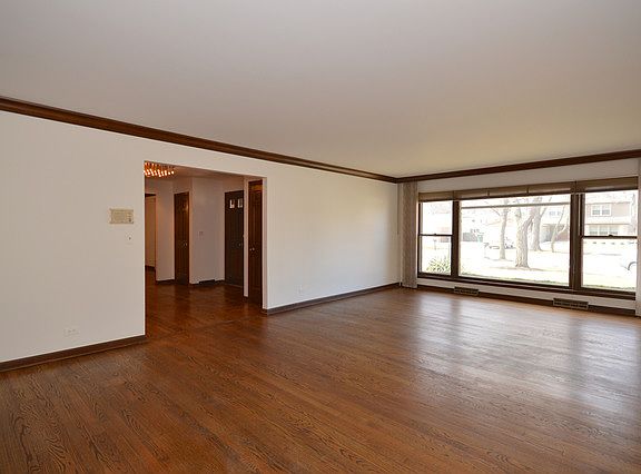 3rd image of 1921 Cypress Ln