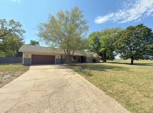 1 Lakewynds Dr, Arkansas City, KS 67005
