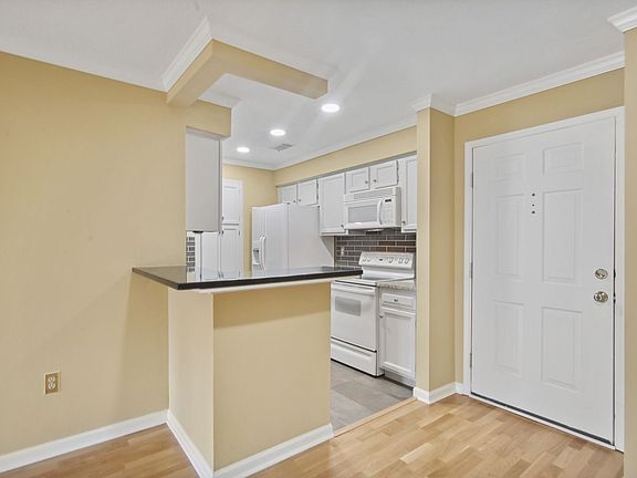 4th image of 24113 Plantation Dr NE