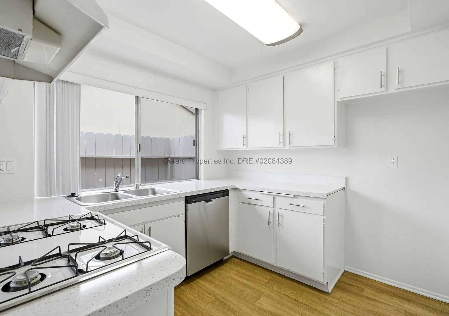 Spacious, Great Location, Balcony, Private Garage — Photo 2