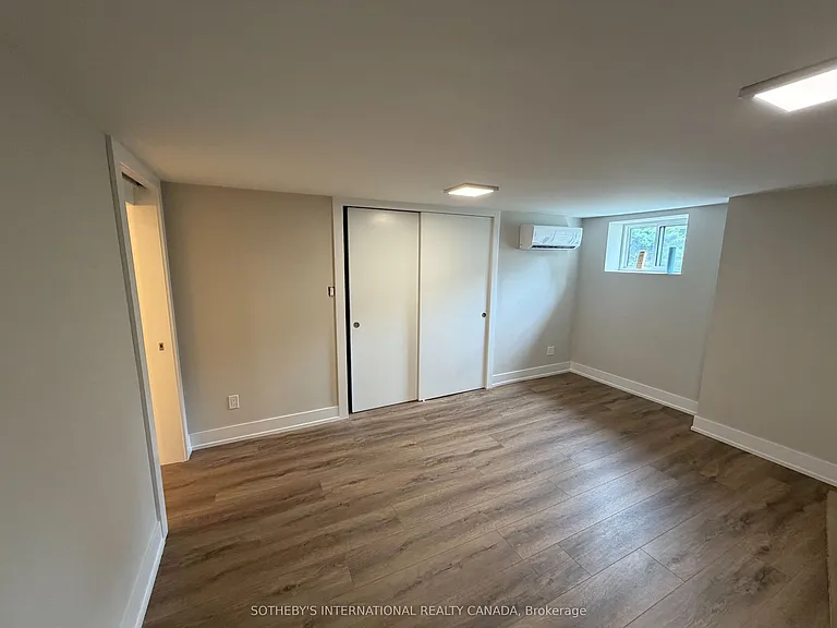 458A Oriole Pkwy #LOWER — Photo 12
