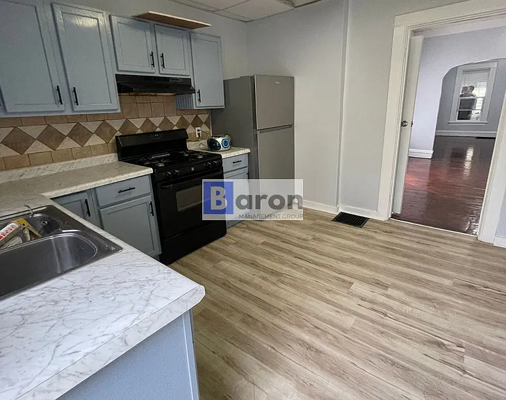 2417 Linden Ave #1 — Photo 6