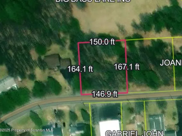 30 Main St, Gouldsboro, PA 18424