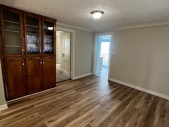 5th image of 903 Dreyfus Rd