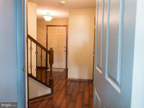 4th image of 614 Warbler Walk