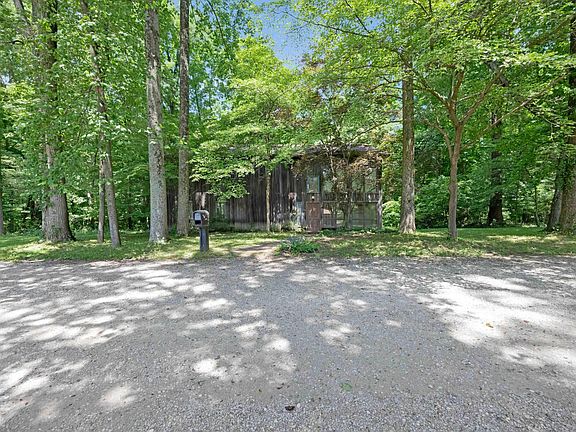 4th image of 890 Sycamore Lake Dr