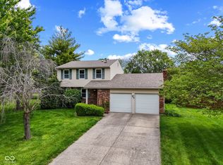 525 N Greenbriar Dr, Greenwood, IN 46142