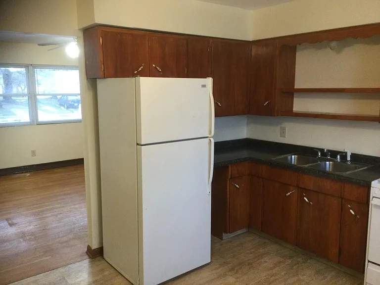 110 N Crater Ave — Photo 6