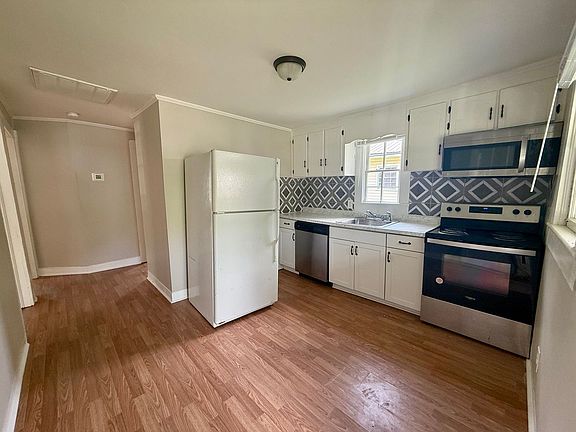 5th image of 305 Maple St