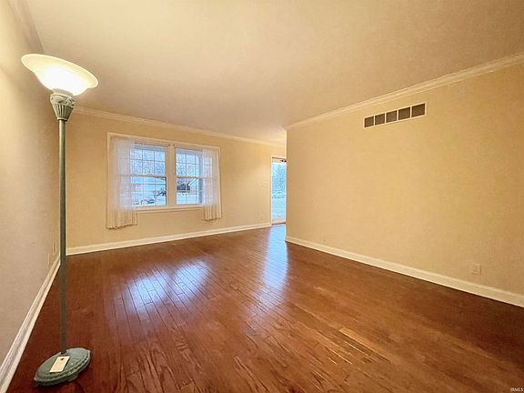 5th image of 939 Wiltshire Dr