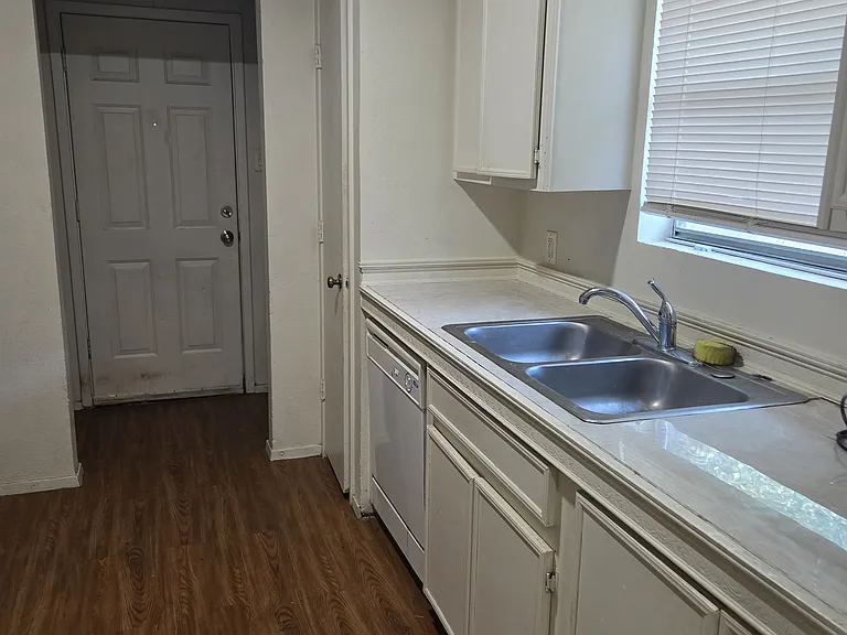 1703 Windsong Ln — Photo 1