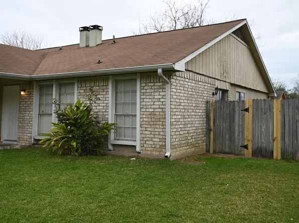 11206 Pender Ln, Stafford, TX 77477