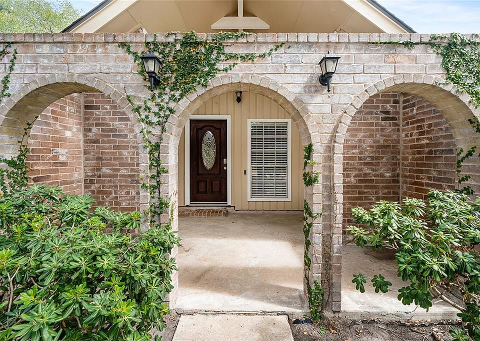 1st image of 2114 Fort Laramie Dr