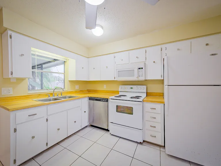 179 Hurwood Ave — Photo 16