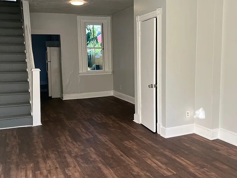 549 Howard Ave — Photo 1