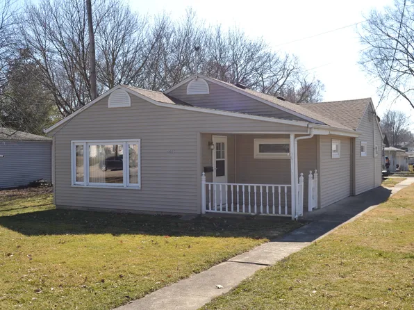 1002 E Main St, Clinton, IL 61727