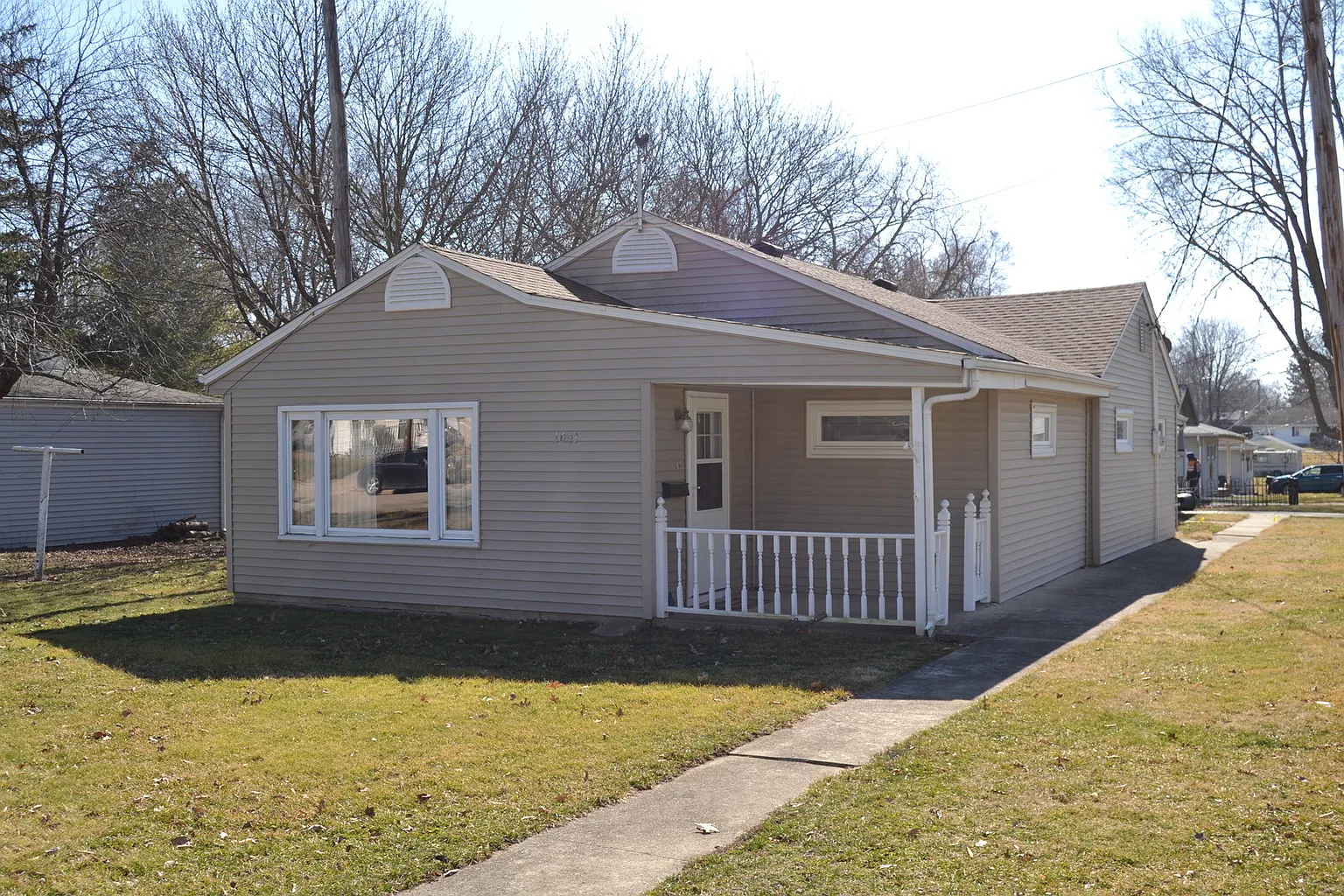 1002 E Main St photo 1