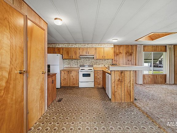 4th image of 2015 6th Ave Space 221B