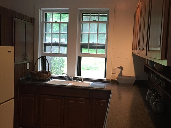 5th image of 60 Hopeland Ln APT 1